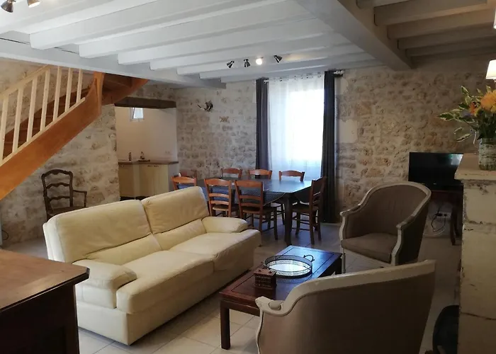 La Roche Des Bois, Maison Classee ***